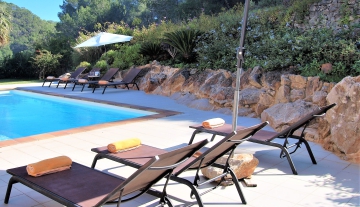 Ibiza rental villa rv collexion 2022 finca san jose verg family sunbeds 12.jpg